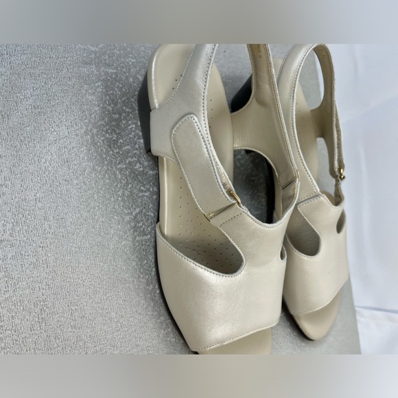 SAS Triple Comfort Suntimer Heeled Leather Ivory Sandals Womens 9M New - Picture 3 of 12
